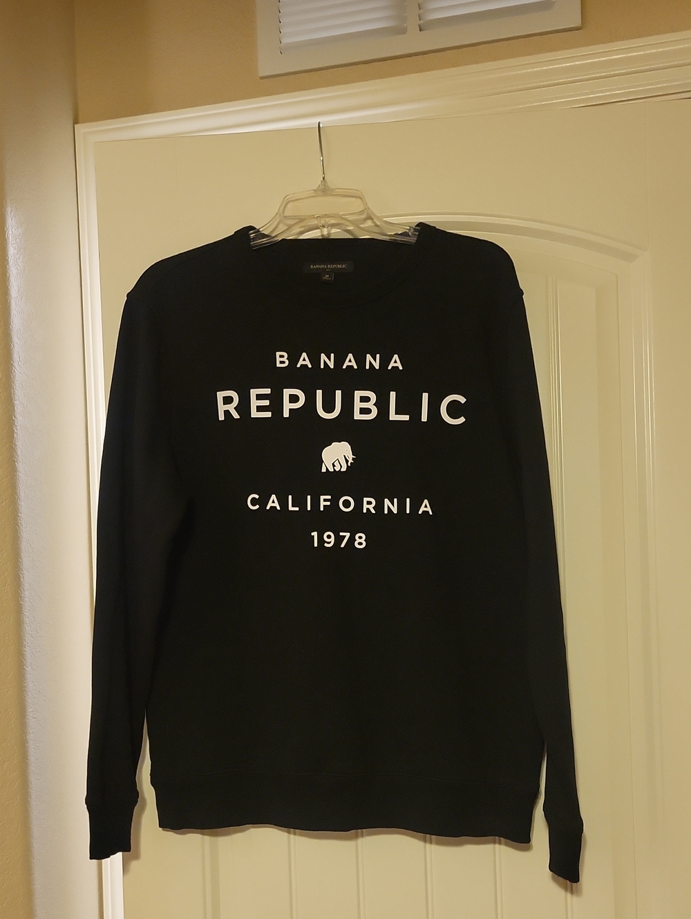 NWOT Banana Republic Black Graphic Sweatshirt Sz Med